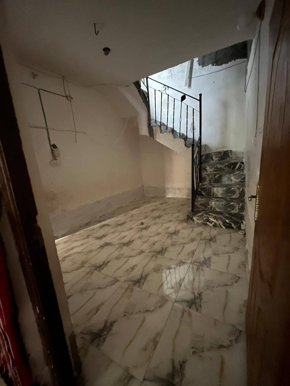 بيت 55م طابقين للرهن
يتكون من غرفة نوم كبيرة واستقبال وصالة ومطبخ وصحيات رهن لمدة سنة ب10 مليون كربلاء الحر قريب على مدرسة الحسام موبايل *********** أو واتساب ***********
