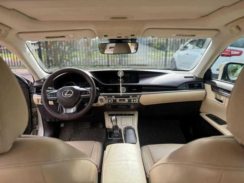 لكزز  ES 350 مديل 2018
امريكي حادق فقط بنيد والدعاميه
مع بارد بالجنطه 
بدون اير باك
اعلى فئه VIP
ماشيه 88 الف ميل 
السعر 200  
بيهه مجال لشراي
السياره بأسمي
بيع او مراوس 

***********
