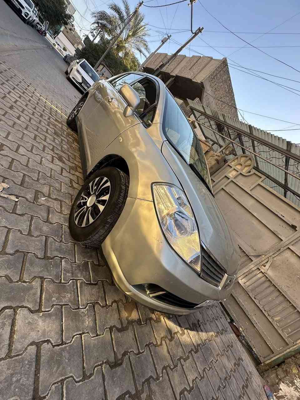 السلام عليكم 
نيسان تيدا خليجي. موديل 2007 السياره جاهزه 
مكينه وكير مكفولات تخم تاير كهربائياتها كلها شغاله
بيها الجاملغ الامامي. مبدل. 
شاشه اندرود كامره خلفيه.حساسات. 
رقم بغداد الانكليزي. السنويه بسمي. 
المكان بغداد الكرخ  السعر ٦٦ وبيها مجال 
الاتصال ***********
