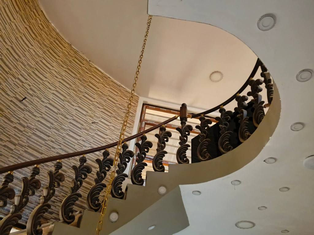 بيت طابو صرف بسمنه في حي الوفاء تقاطع الميلاد بيت حرف T كبالك فرع رابع بيت عن شارع العام مساحه 200 متر 3 طوابق يحتوي على 6غرف اودوانيه صاله حبيره 6حمامات اوتواليت بيت جاهز من كلشي طابق ثالث على طول بيت مخزنين مسكوف كامل عنوان حي الوفاء تقاطع الميلاد *********** كربلاء, العراق
