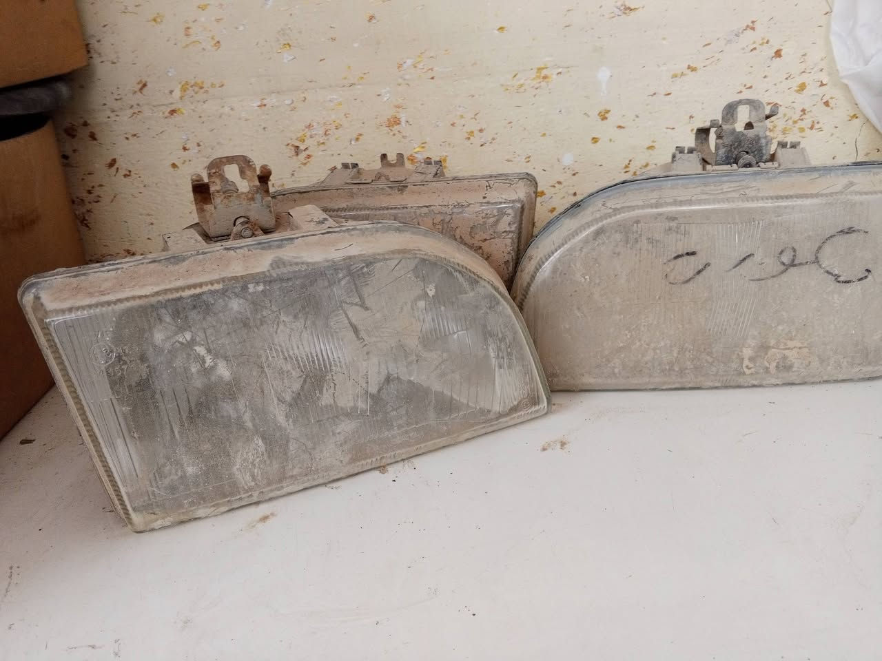 للبيع
فان كاديت الواحد 20 
واقيات مطريه بنيد الزوج 15 
غلاف بطانه 5 
دبل الواحد 5 
شوته 10 
قليج كير 10 
دكشن بارد 10 
قبق ولفات الواحد 10 
غطاء اسعافات كلهن 10 
زوج مري  20 
جاين 5 
مكاني نجف 
***********
