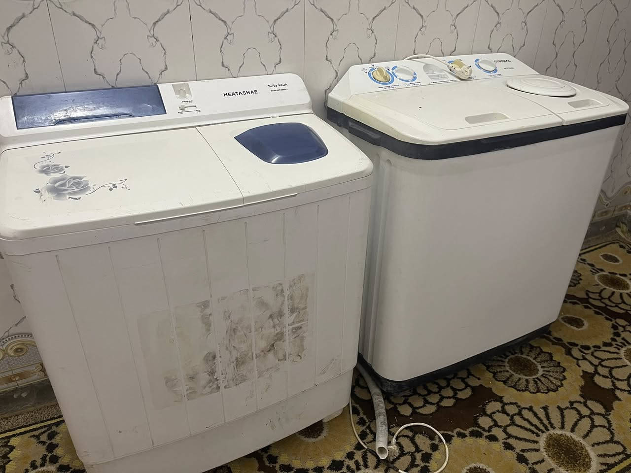 السلام عليكم. غسالتين للبيع شرط الشغل ع الفحص ونظافه يلاد + طباخ ليزري الاصلي . مكان شطره ع الحولي للتواصل ع ***********
