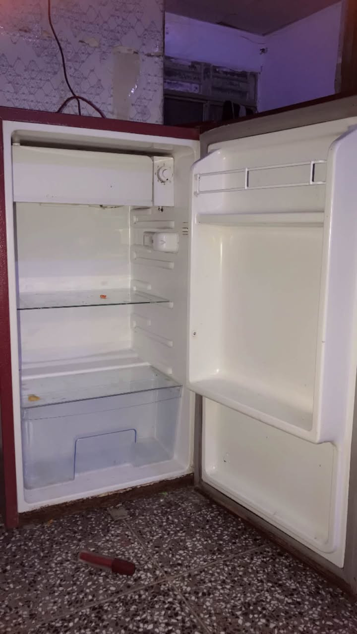 ثلاجه. شغاله  مابيه كل  شي   السعر ٦٠وبيه مجال عنوان نجف. شراي. يدخل خاص  العنوان نجف


**إذا كنت صاحب هذا الإعلان وتريد حذفه لأي سبب، رجاءا أرسل رسالة إلى الدعم الفني**