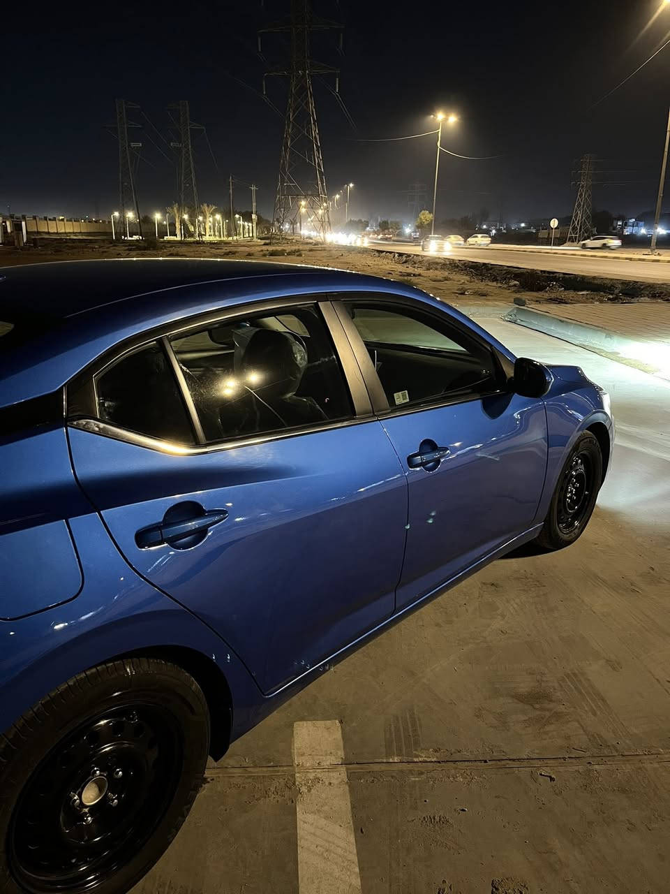 السلام عليكم ˛ يا الله
للبيع نيسان سنترا موديل 2024 وارد امريكي
العداد 50km بعدها زيرو السيارة 
رقم الشاصي 3N1AB8CV9RY298963

المواصفات: 
فئة SV لون ازرق جويتي المميز
بصمة تشغيل ،ودخول ذكي بصمة ابواب . 
رادار امامي وخلفي وجوانب. 
كاميرا خلفية دوار . 
حساسات. 
نقطة عمياء. 
مانع انزلاق. 
فول تحكم استيرن. 
نظام ECO. Sport. Normal
نظام توقف ذاتي . 
لايت led
شاشة تدعم carplay 
تحديد مسار
مثبت سرعة
محرك 2000cc
حساسات ضغط الهواء
ومواصفات اخرى كثيرة. 

جميع إرباكات السيارة سليمة وبلادية. 
شاصي السيارة سليم 100%100 شرط الفحص. 

السيارة اني مستوردها ومصلحها بيدي تعتبر كلين تايتل فقط دعامية امامية شادلها بلادية مو تجاري

سيارة عَنْ تجربة شخصية بيها سلاسة بالقيادة وثبات بالشارع وصرفية بانزين ابدًا مابيها وبانزين عـاديّ بدون ﺎَيّ دوانز 

مبدل هايدروليك الكير ودهن المحرك من شركة امزويل وتايرات جدد

السيارة فحص مؤقت تترقم بغداد

للاستفسار عن السيارة الاتصال على الرقم او مراسلة عن طريق الواتساب 
***********
