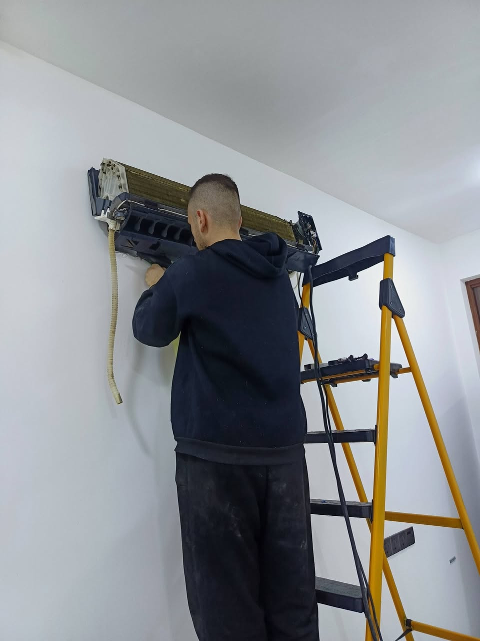 تم فتح + غسل+ تنصيب سبالت عدد ٣ نظام بوري دفن في الاسكان حي الامير  للأخ Muthanna Talib 

١- سبلت جداري ٢ طن غاز ٤١٠ نوع توسوت 
٢ سبلت جداري ٢ طن غاز ٢٢ نوع هايسنس
٣- سبلت جداري طن ونصف غاز ٢٢ نوع اوكس

ورشة سيف حكيم لصيانه وتنصيب وأدامة كافه اجهزة التبريد 
***********
***********
