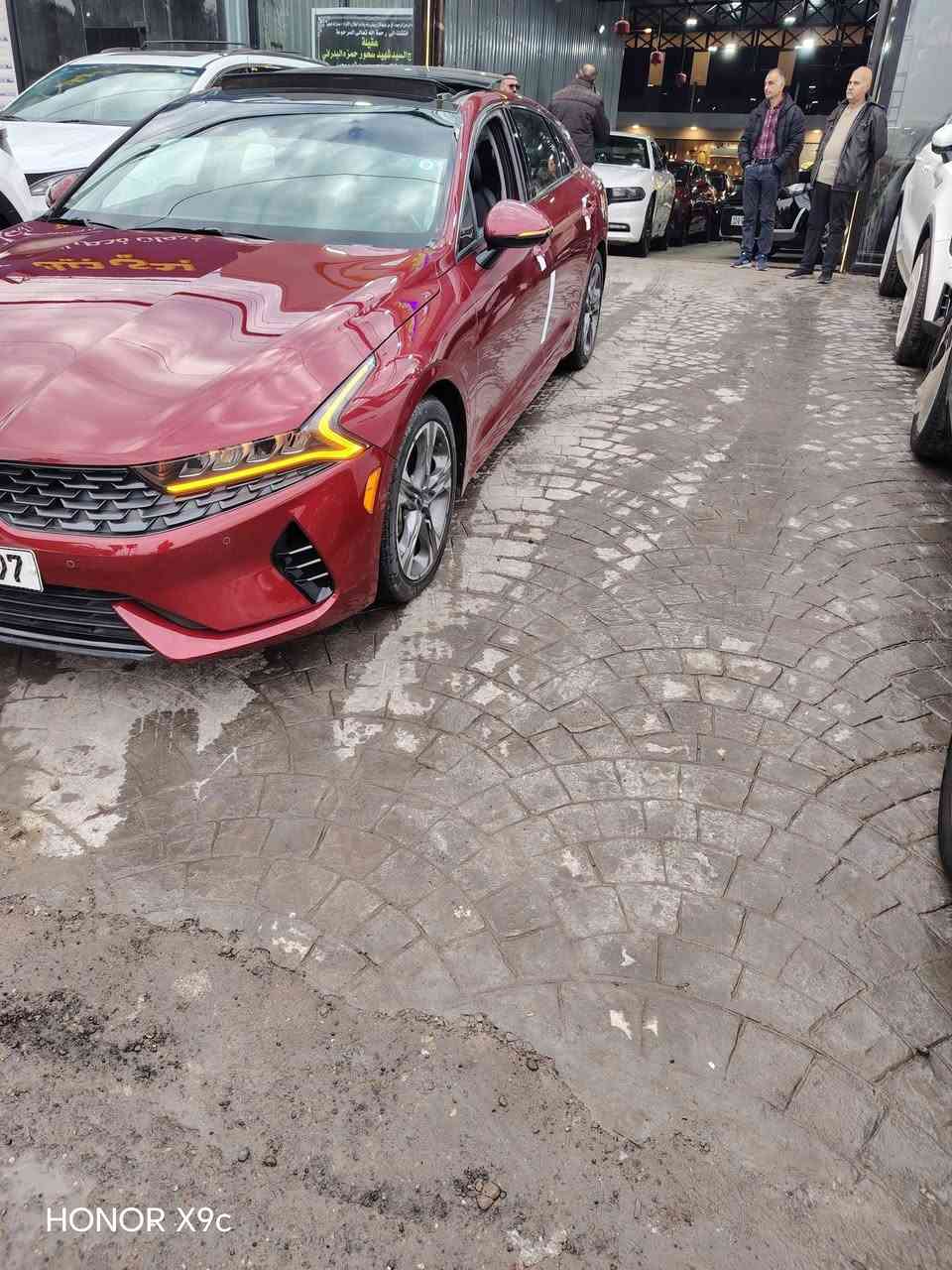 سلام عليكم للبيع كي فايف موديل ٢٣ سيارة فول الفول سعر 190 ورقة بيها مجال للطيبين سكن بغداد رقم الهاتف ***********
