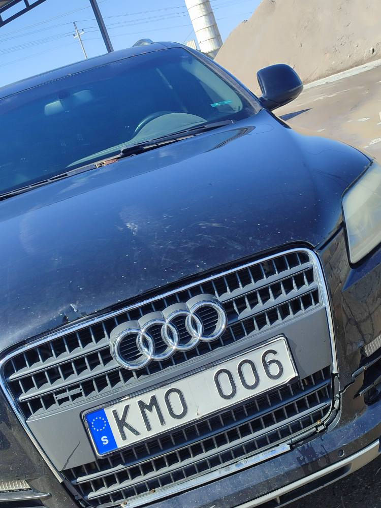 Audi q7 کیو سێڤن 
مۆدێل 2009 گاز  سێ ڕیز کوشن گێڕ و مەکینە بەشەرت تەبرید کوشن گەرمی و میمۆری و جڵد دەبڵ ئەکسل و چوپ 
وەتا خۆی بەرز و نزم دەکات 
بەشەرتی بڕاوە پاش و پێشی کەپس 
شوێن ڕانیە *********** السليمانية, العراق
