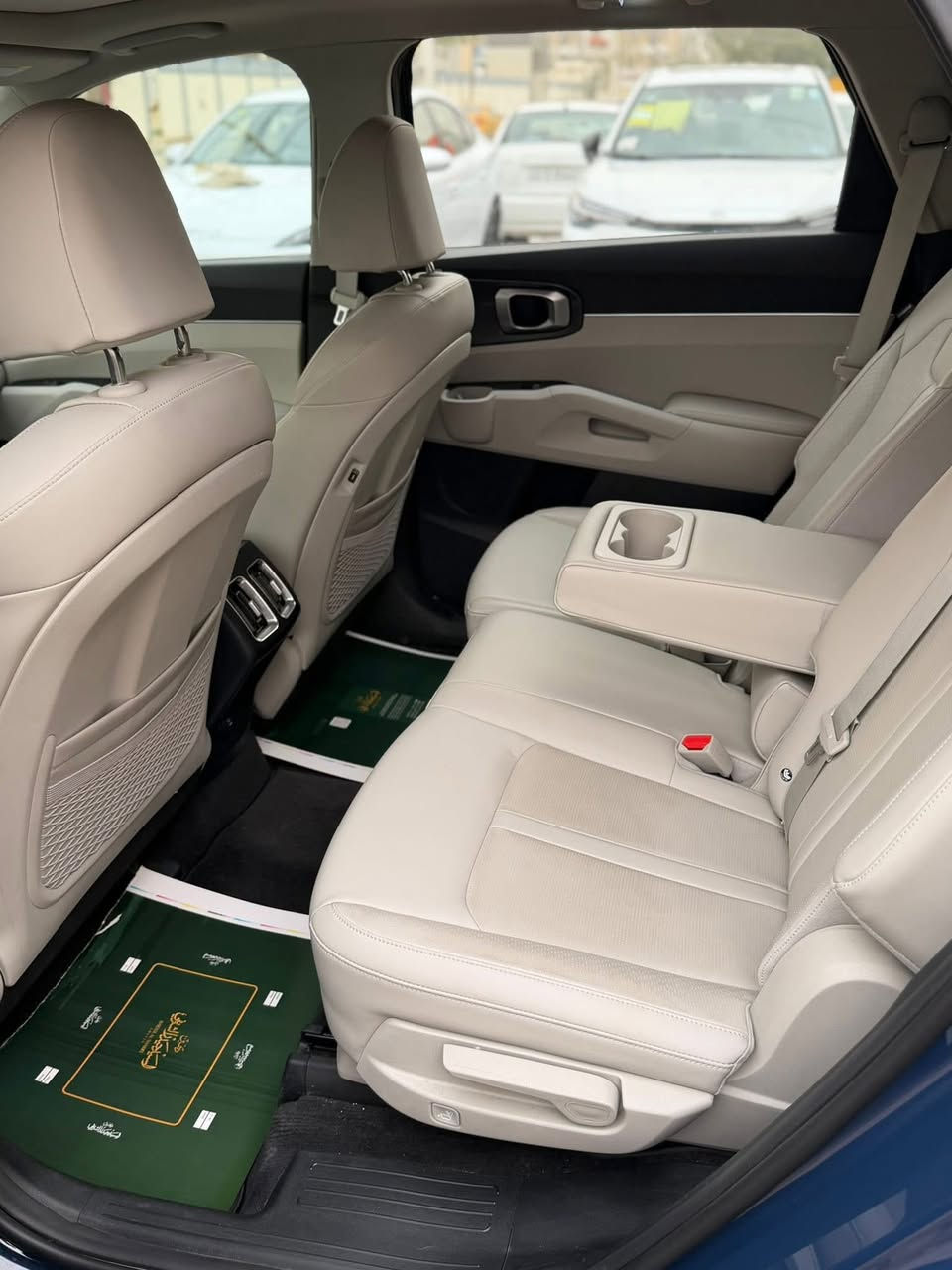 السلام عليكم سورنتو موديل24 فول مواصفات بانوراما رادار امامي وجانبي وخلفي حساس امامي وخلفي أنظمة قيادة نورمال اسبورت اسمارت تشغيل عن بعد داخل جلد أبيض كشن كهرباء حادث السيارة خفيف تبديل دعامية امامي فقط وصبغ جاملغ السعر255$ وبيها مجال رقم  الهاتف *********** صور الحادث مرفقة مع المنشور
