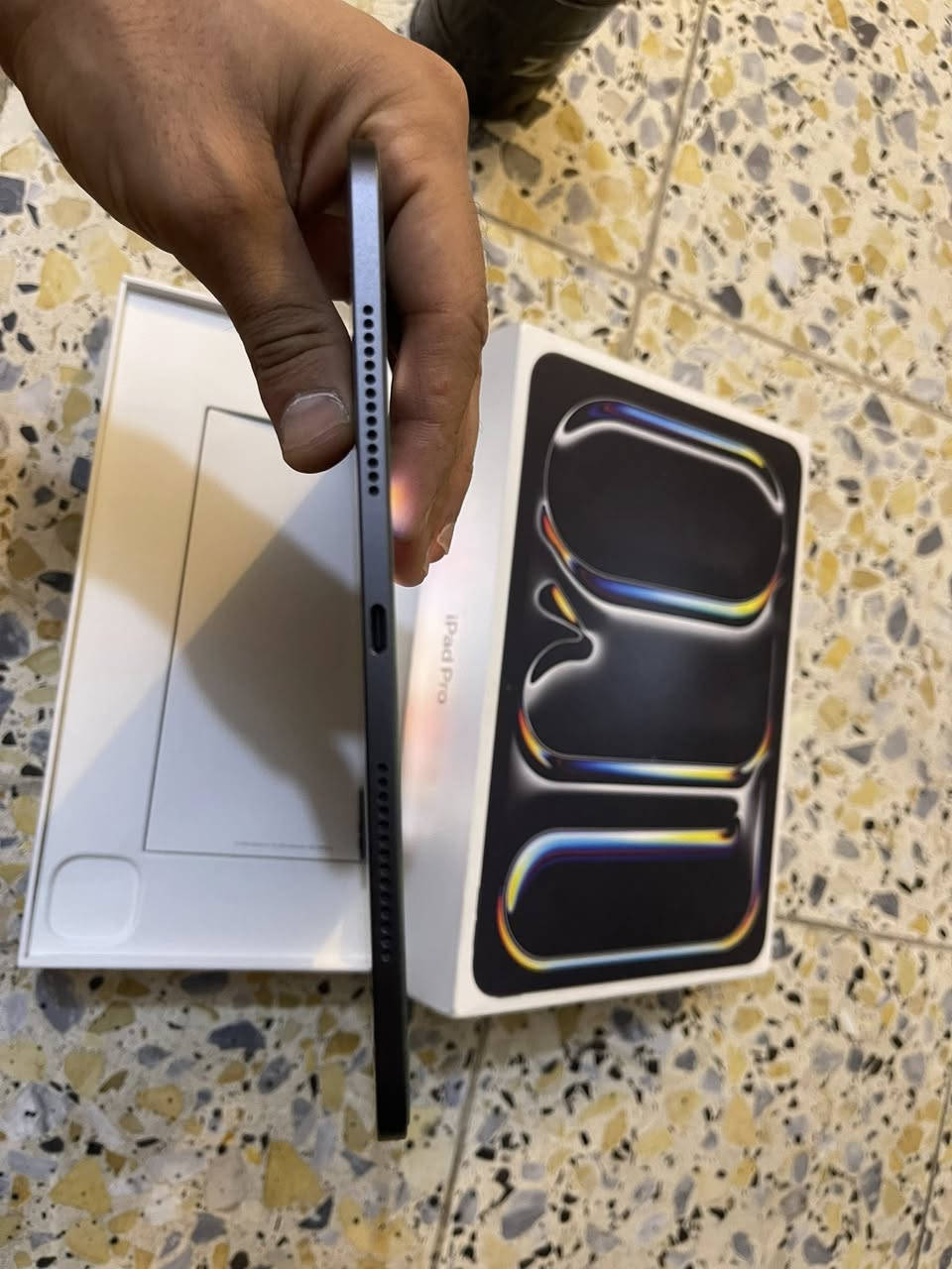 ⚡ iPad Pro 11 M5 شبه جديد (بطارية 100% + استخدام شهرين فقط) ⚡
� الجهاز نظيف جداً شبه جديد

🔹 استخدام خفيف لمدة شهرين فقط

🔹 البطارية 100% (صحة ممتازة)

🔹 عدد دورات الشحن: 67 فقط

🔹 ضمان لحد 4 / 2027

🔹 بدون أي خدوش أو مشاكل

🔹 الأداء سريع جداً ومناسب للدراسة، التصميم، المونتاج والألعاب

💾 السعة: 256GB

📦 مع الكارتونة

📍 الموقع: بغداد / الامين / نواب الضباط

 الجهاز 📱   “ما بيه أي تبديل أو صيانة”

💰 السعر: 1.250.000 بي مجال شي بسيط

***********
