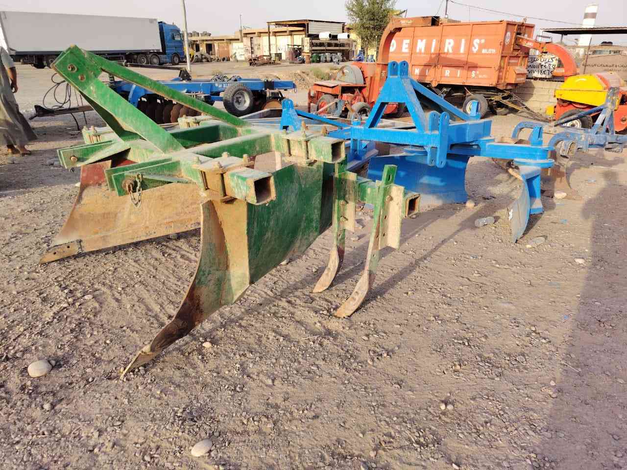 للبيع كافة أنواع الأليات الزراعية العنوان ديالى ناحية العظيم 
***********
