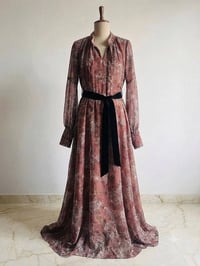 فساتين • استعمال مره • تواصل خاص