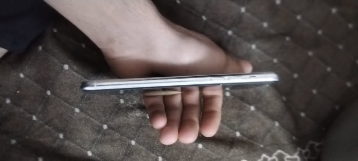سلام عليكم 11 برو ماكس  جهز نضيف ما داخل صيانه بطاريته (73) مراوس فقط رقم ***********

