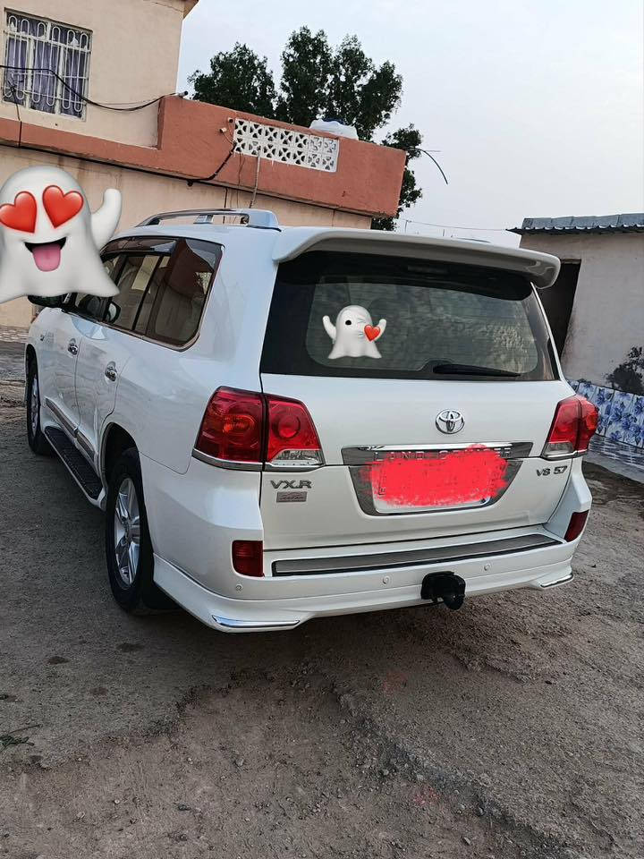 السلام عليكم
((للبيع ))
تويوتا ••• لاندكروز 
موديل •••   2015      
VX.R V8  5.7     
مواصفات لكزز
رقم السليمانية 
السياره مكفولة 
_فتحه
_كراسي جلد
_كراسي كهرباء 
_شاشات خلفيه بلاديه
_تشغيل عن بعد 
_تبريد كشنات
_كامرات خلفيه واماميه 
_مرايات شفط 
_حساس خلفي وامامي 
_بصمات أبواب
مكفوله من الصبغ والضرر
للاستفسار اكثر***********
