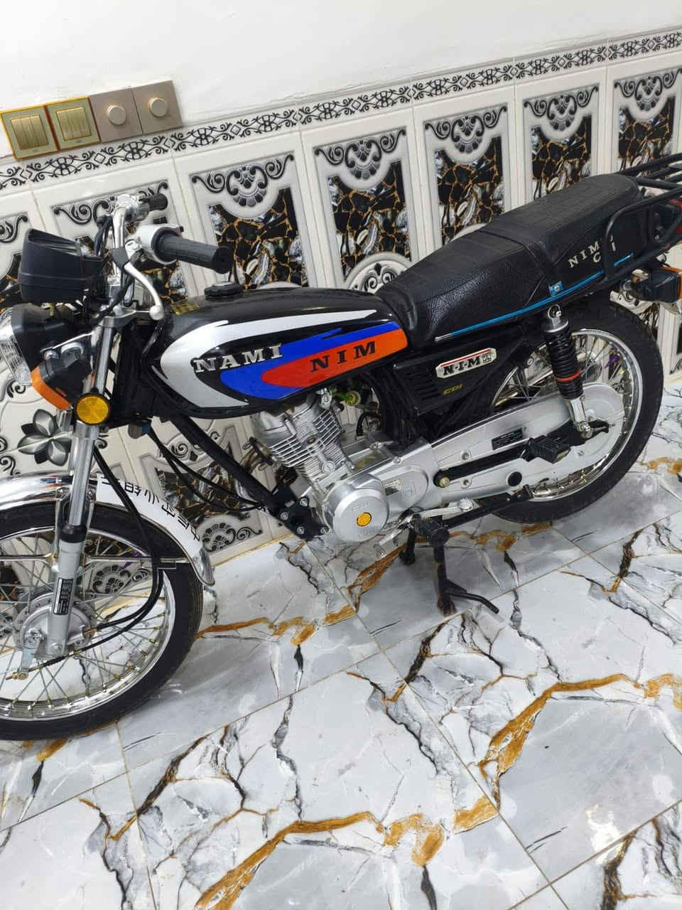 السلام عليكم 
دراجه للبيع 
ناما متياز موديل 2025طالعه
ب2026بشهر الواحد 
دراجه خير من الله مكفوله من كلشي 
سرعه فصله محرك تفيلس ما مفيلسه
ونضافه الصور تحجي 
✅مكاني: ديوانيه ناحية سومر 
ما متواجد خاص شراي 
اتصل وبيك خير وتدلل
✅***********
