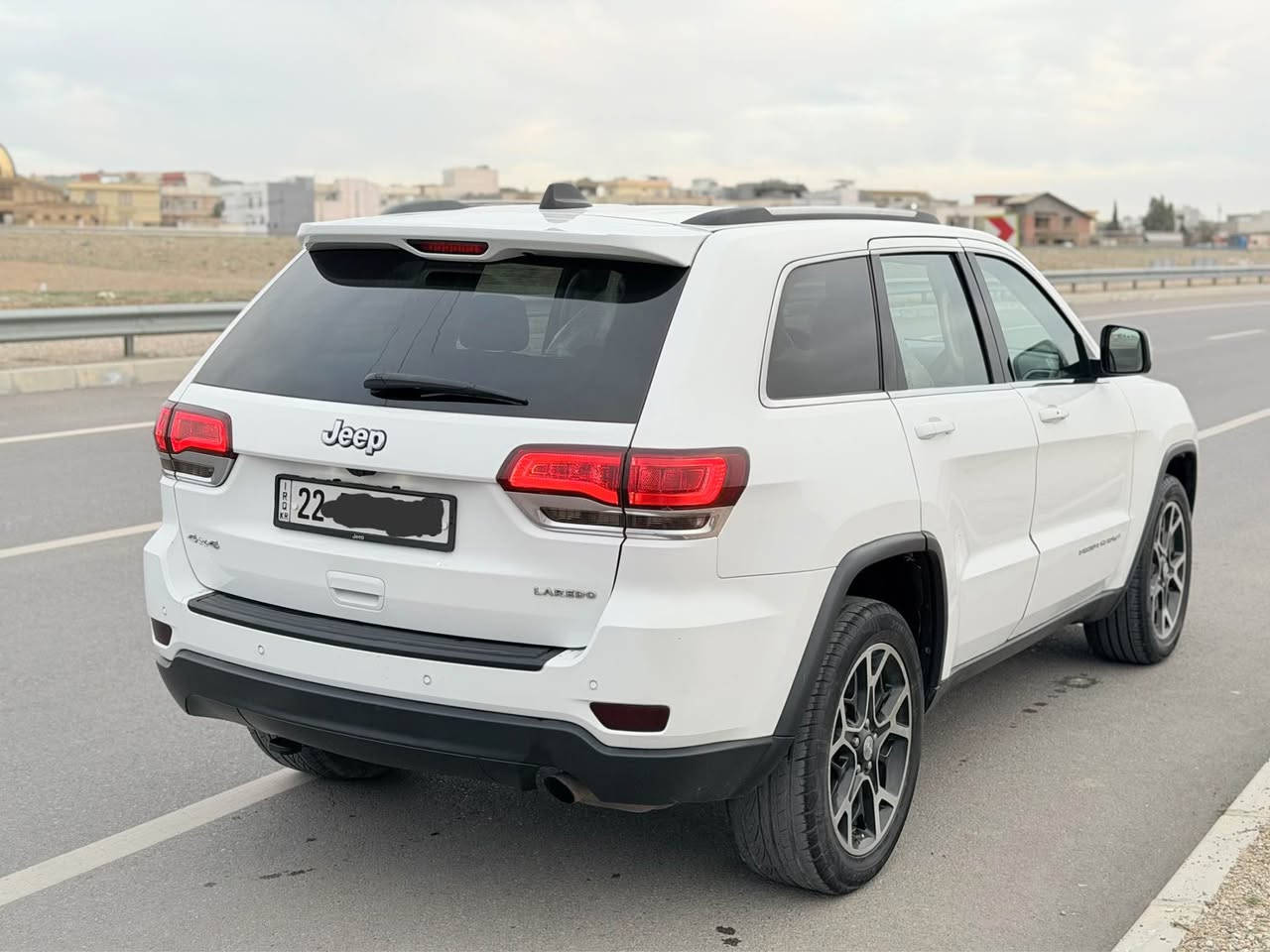 جێب لاریدۆ ٢٠١٧
گێڕ مەکینە تەبرید  کارەبای بەشەرت
هەزەو سەنوی نوێیە 
سیستەمی غازی فول ئیتاڵی بۆ بەستراوە بە زەمان
دوپارەچەو نیو سبوغە ٢درگاشی بە بیلاد گۆڕاوە
پشتو پێشی کەپسە پەڕەشوت تەنها شانی تەقیوە
نرخی ١٨٣ وەرەقە
***********
*********** أربيل, العراق
