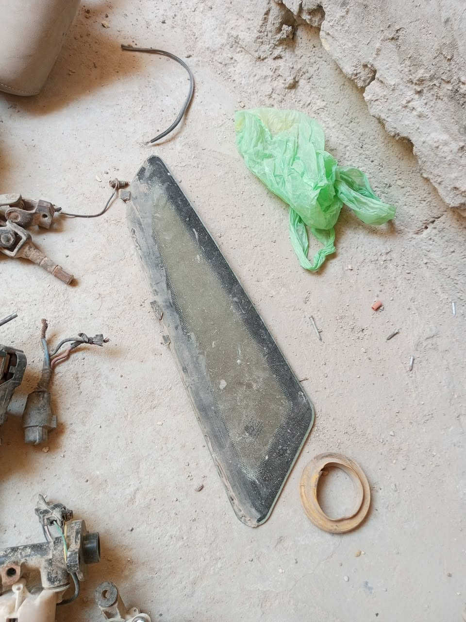 السلام عليكم غراض سايبا لبيع راديتر بيبان صارنصه محرك كير جنطه دبلات وره ماطور ماسحات عنبار بريك لاتصال وتساب***********مكاني نجف

