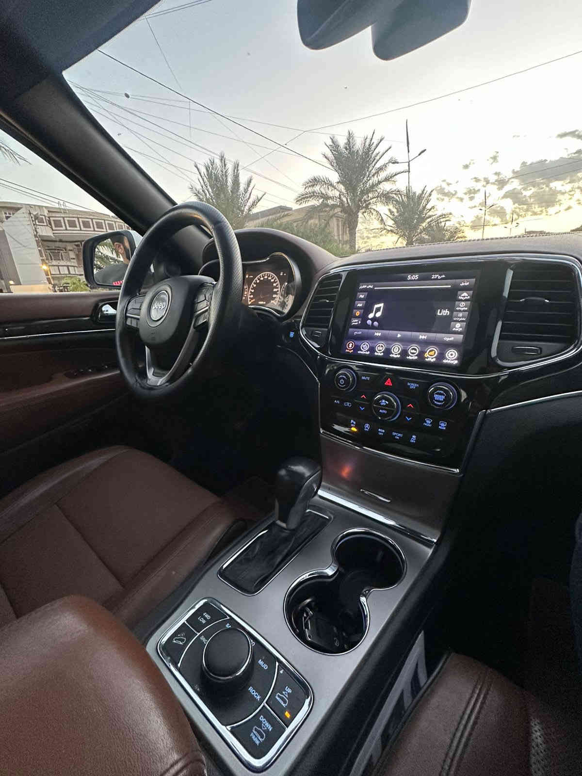 السلام عليكم للبيع جيب 2020 خليجي اوفرلاند 
مكفوله من الصبغ والتبديل والكير والمحرك 

فقط بارد بيها مكانات ٢ كل واحد اقل الشبر وشرط ما مبين ابد 

ماشيه  ٤٥ الف 

رقم بغداد بأسمي سنويه جديده هزه جديده

فوووول مواصفات ١/١  جكات 

(بانوراما،بصمه،جلد ،شاشات خلفيه ،جكات ،جنطه كهرباء،توقف ذاتي،تشغيل عن بعد ،ماوس انظمه قياده ،فور ويل ،مقاعد تدفئه ،مقاعد ميموري خزن )

السياره جاهزه وكلشي مناقصها

السعر 310 💵💵 وبيها مجال بسيط 

للاتصال ***********
