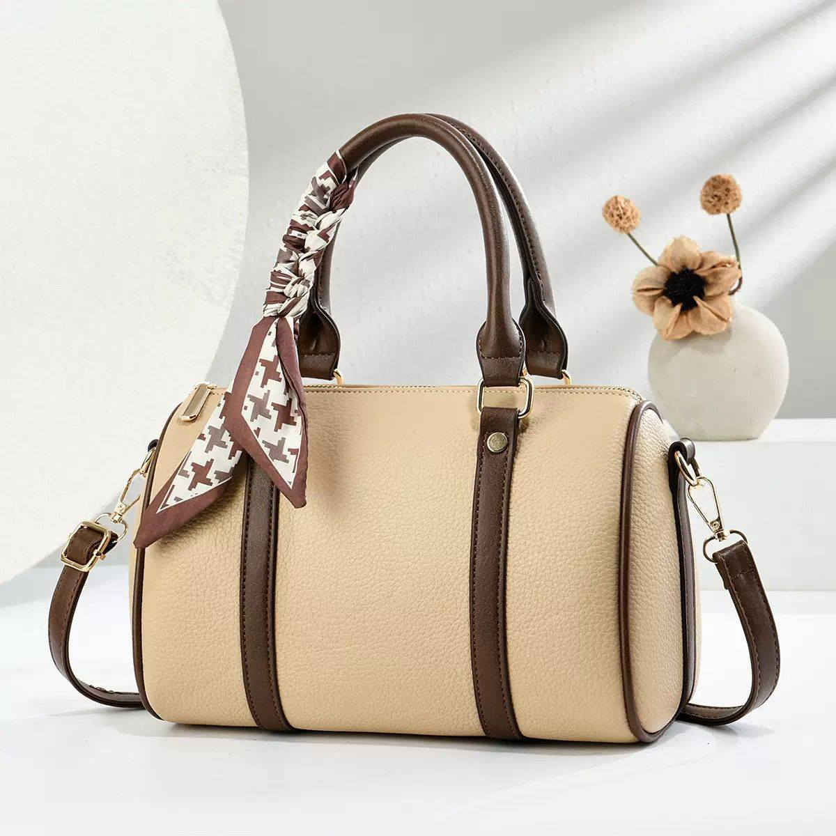 حقيبة جلد سوبر كواليتي عالي ✨️
 (حجم كبير) بنقشة مميزة وتفاصيل ذهبية راقية،
​الملحقات: حزام كتف طويل + 
​للطلب والاستفسار: مراسلتنا عبر الخاص 📥
أو واتساب: [ ***********] 📞
​توجد خدمة توصيل لجميع المحافظات 🚚
العنوان // كربلاء شارع النهر قريبا 
#viralvideo #لايكات #محمود_الجبلي #كربلاء #كربلاء_مدينة_العشق_والعاشقين
