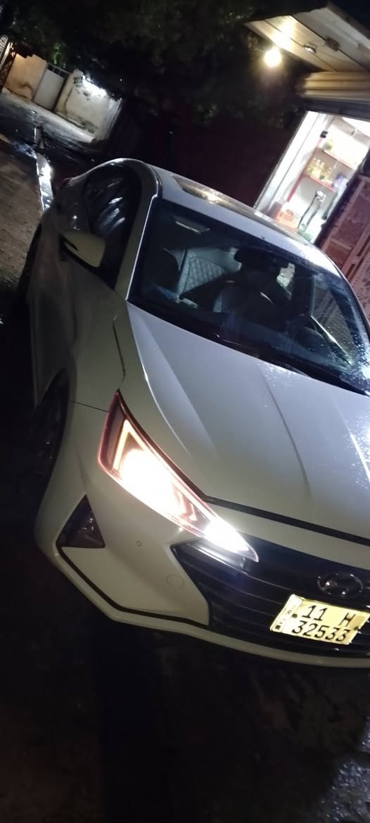 اسلام عليكم 
سيارة الانترا موديل 2020 خليجي  المكان بغداد 
الباب خلف السائق مبدل شركه ..السيارة باسمي رقم بغداد تحويل مباشر     ***********
