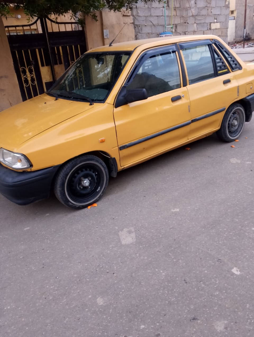 السلام عليكم سايبه للبيع موديل 13مصفره هيه وغرامات العنوان كربلاء حي العسكري السعر 28 وبيه مجال قليل ***********
