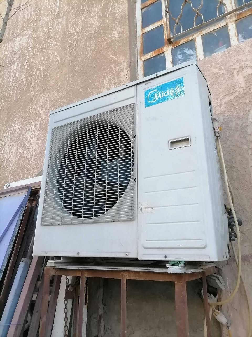 سلام عليكم عندي سبلت تلاثه طن الي يريد يتواصل وياي هذا رقمي ***********
