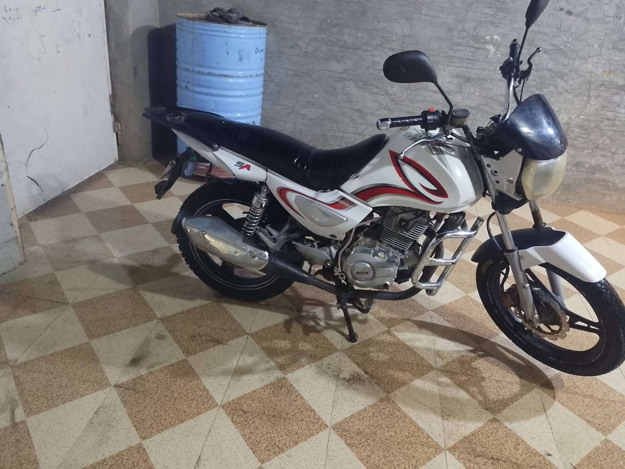 سلام عليكم ماطور سنكي للبيع كله شخاله محرك ممفتوح السعر 625 وبي مجال موديل 17 اتصل  ودلل ***********
