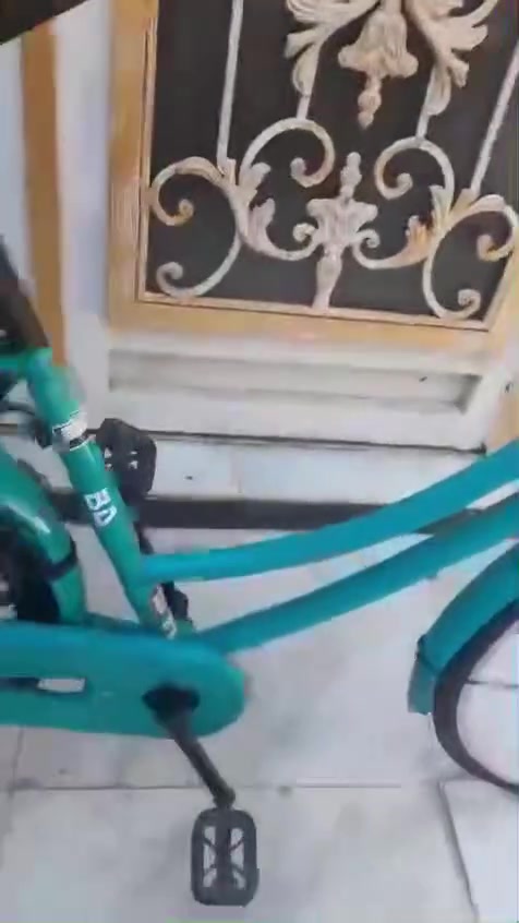 السلام عليكم شباب بيسكل للبيع او امراوس بدراجه أر تسعه وأجمله افلوس البيسكل صارله أسبوع من اشتريته البيسكل برغي ما مفتوح بيه بيه بس زلغ  زغيره بيسكل جديد موديل 2022.  سعر 170الف وبيه مجال قليل مكاني ناصريه قضاء الإصلاح الشري هاذا رقمي *********** بيه واتساب
