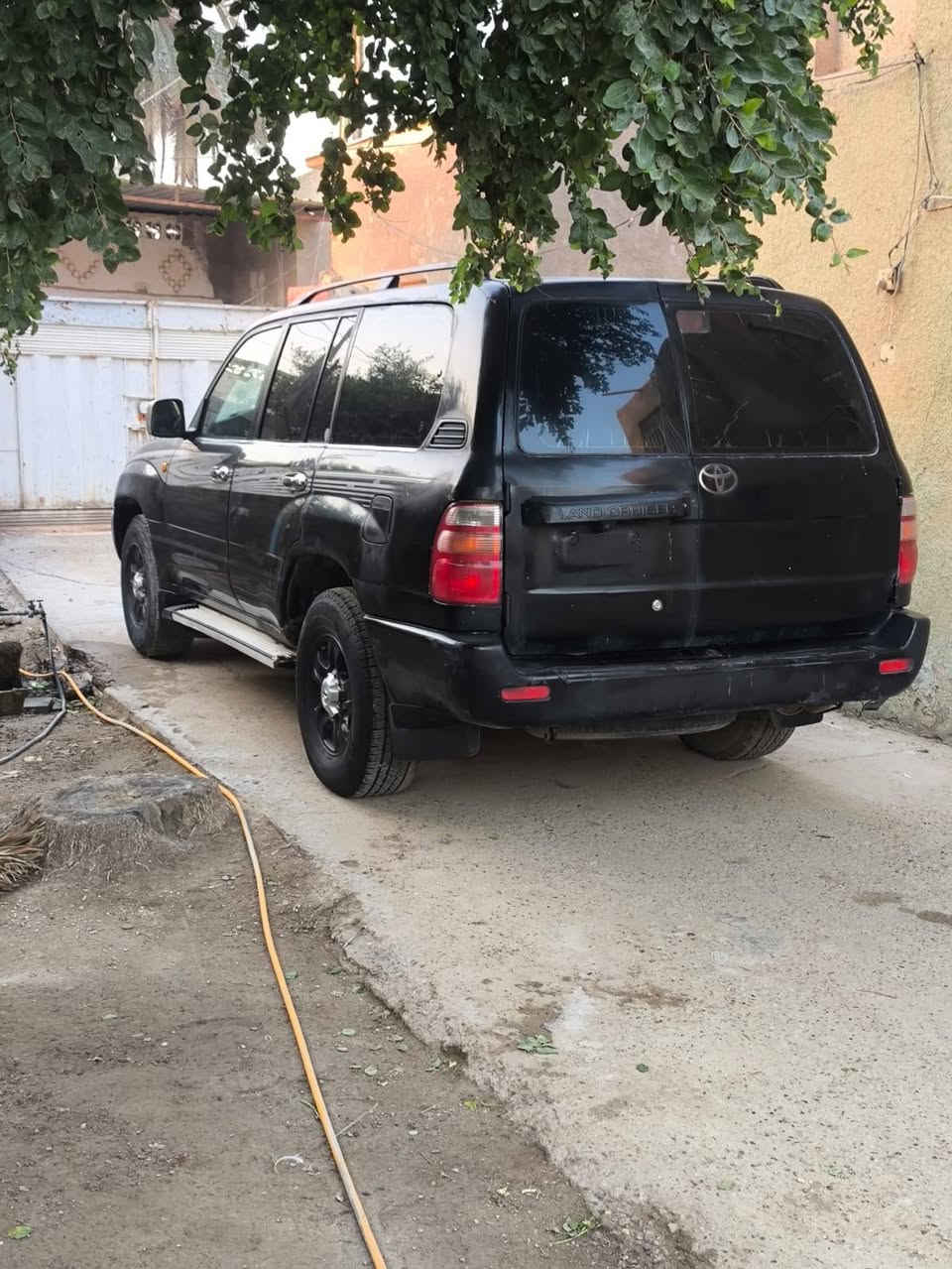 لاندكروز موديل 2004 مال مزاد سياره جديده محرك اوكير تخم تاير باتري سياره جديده سعر ٧٥ رقم***********
