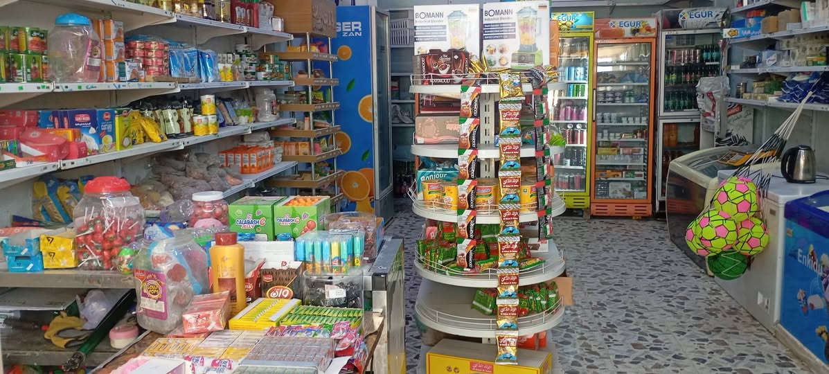 اسواق للبيع المكان كربلاء قرب جامعه كربلاء عدم التفرغ  عامود 130الاستفسار***********
برادات عدد6
مجمدات عدد4
براد البان عدد1
ام برده حجم الكبيرعدد1
منظومه كاميرات بيها
مستعجل عل بيع@
