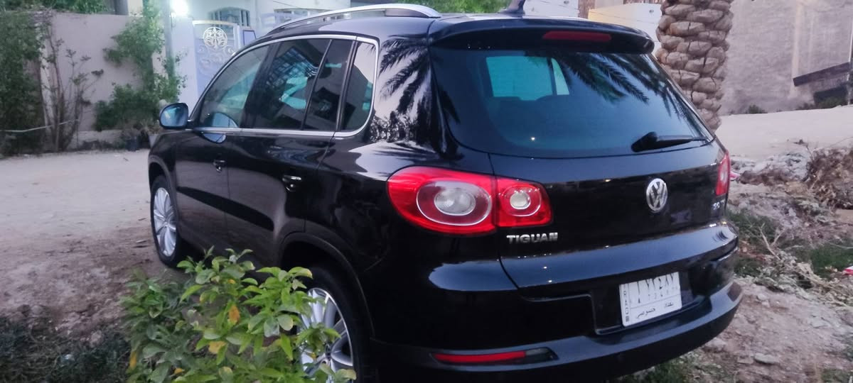 تيكوان وارد خليجي صبغ فقط البنيد بدون حادث بدون اي ضرر جاهزه مكينه وكير وحداديه وتبريد شغل واطلع وين ما يعجبك مواصفاته معروفه والسعر 95 وبيه مجال مكان السيارة كربلاء ***********
