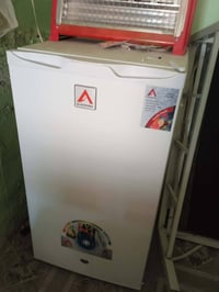 ثلاجة • نضيفه • بيه مجال