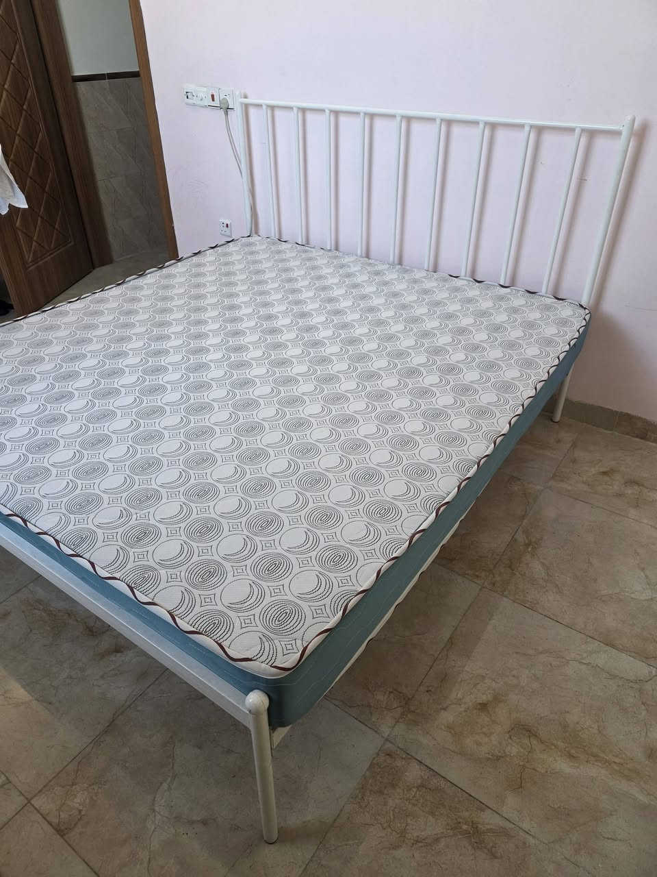 للبيع جرباية حديد+ دوشك اسفنج نفرين (السعر 150 الف)
قیاس 180×200

 نظيف جدا للتواصل يرجى الاتصال على الرقم ***********
