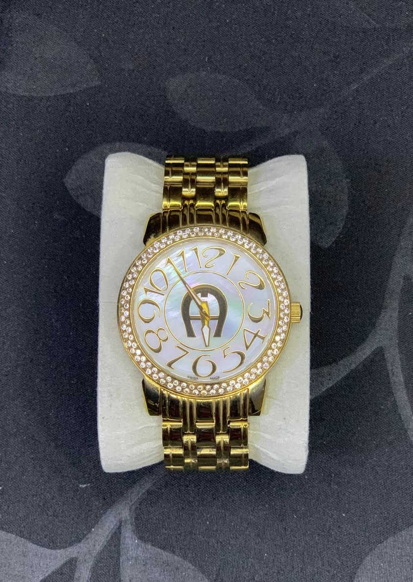 السلام عليكم
ساعات براند
كل وحدة مكتوب المنشأ بالصورة
سويسري وامريكي
Swiss army
Slimstar
Omax quartz 
Citizen
Aigner مطلية ذهب
و ساعة تكويك وكلها شغالة
التواصل خاص او واتس
الرقم فقط واتس 
***********
مكان / حي الجامعة بغداد
يوجد توصيل فقط كرخ

