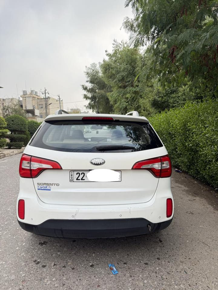 السلام عليكم…⭕️
سورينتو موديل 2014 فول مواصفات بدون صبغ بدون تبديل
محرك (2400) 4 سلندر 
مواصفات:💯
مقاعد جلد 
مقاعد كهرباء السايق و السكن 
ثلاث قطع تبريد 
بصمة 
شاشة 
بردات خلفية بلادي
كامرة خلفية
حساسات امامي و خلفي 
بانوراما 
مراية وسطية تعتيم 
مرايات جانبية شفط 
تبريد منفصل
انارة ترحيبيه بالابواب 
7 مقاعد 
السعر 🟥: 178$و بيها مجال بسيط
الموقع📍:(أربيل)
📞:***********
