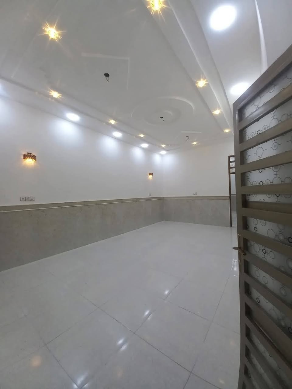 دار 200متر منطقة نهاوند الأولى قرب المستوصف قاط واحد بناء حديث الاستفسار اتصل رقم *********** جاهز السكن البيع فقط
