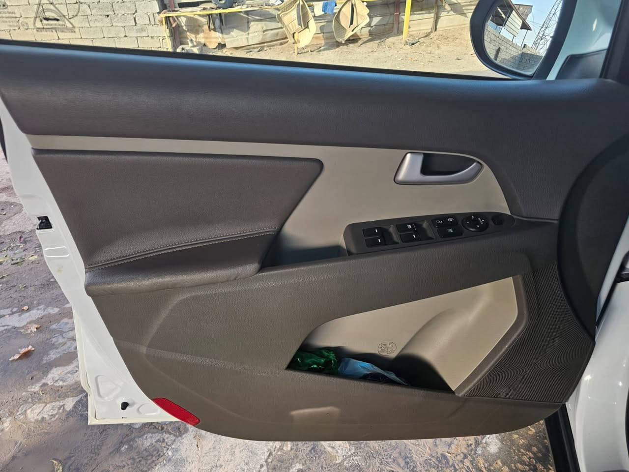 السلام عليكم سبورتج موديل2016 رقم بغداد الجديد سنوية ٣١بسمي مكفولة حساسات خلفيه وامامي مري شفط  أكشنات وكاعية جلد سقف  تحكم استيرن مثبت سرعة ويل ١٩   بيه  كير محرك جديد سونار مع الصور ماشية 120 قابل للزيادة السياره بصمه أبواب و تشغيل سبير شركه مانازل لاستفسار الاتصال بالرقم ***********
