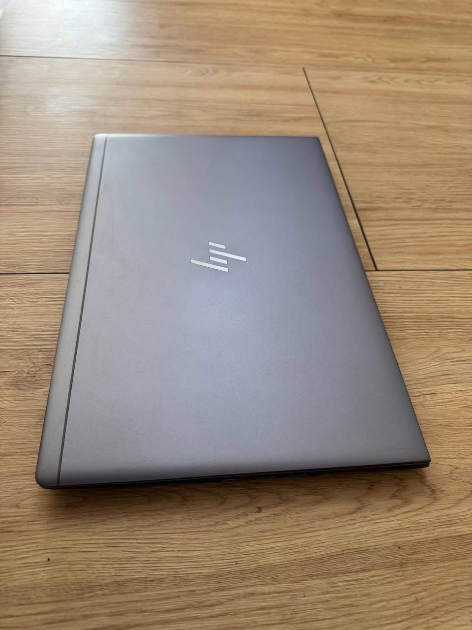 السلام عليكم
لابتوب HP ZBOOK 15u G6 سوبر سلم ورك ستيشن برامج هندسية قوية وتصاميم والعاب يعني كلشي تشغل
مواصفات
Core i7 8565u كور اي سفن الجيل الثامن
الرام 8 كيكا ddr4 وقابل للتطوير
الهارد Ssd Nvme256كيكا  سريع جدا 
كارت الشاشة خارجي AMD 
RADION PRO WX3200(4كيكا)
كارت الشاشة الداخلي INTEL UHD Graphics 620 (4كيكا) 
مجموع كرت الشاشة 8كيكا 
حجم الشاشة 15.6 ips full hd مشبعة الالوان والوضوح
تحتوي على بصمة  اصبع FINGERPRINT للحماية 
ويندوز 11 اصلي مدى الحياة 
كيبورد ضوئي عربي انكليزي 
لابتوب نضيفه كلش وتشغل كل البرامج القوية الهندسية والتصميم والالعاب 
ملحقاتها شاحنتها الاصلية 90w وحقيبة
مكاني بغداد الاسكان قرب مستشفى الطفل 
السعر 550الف  قفل ***********
