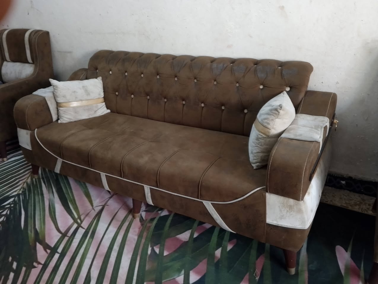 تخم 10مقاعد بدون ضرر نضيف السعر 400بي مجال مكاني حله تواصل خاص او الاتصال ***********
