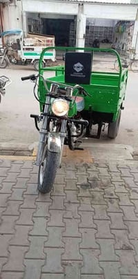 ستوته مرتبه ومحرك نظيف كلش ستوته كلش مرتبه وكهربائيات شغاله بس مصبوغه ...