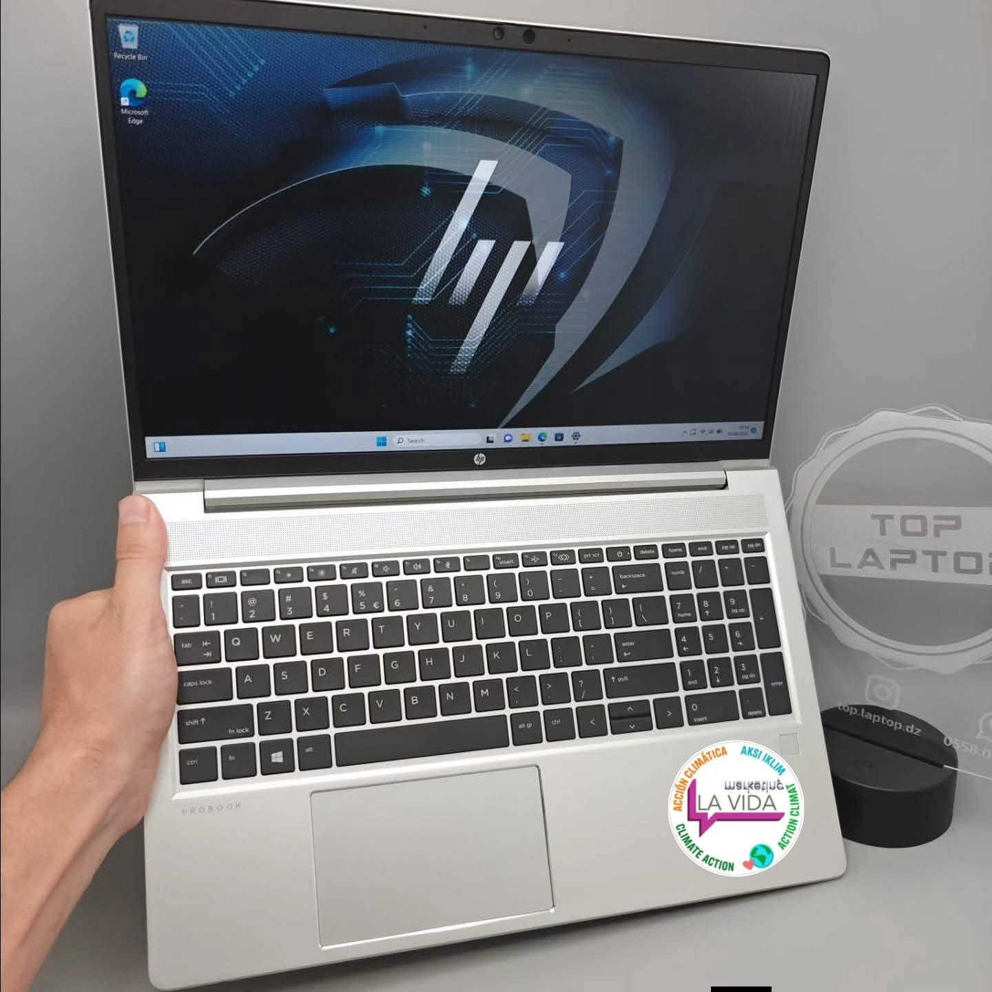 مواصفات الجهاز 💻
✅نوع الجهاز Hp 
✅نوع المعالج core  i7 الجيل الثالث عشر 
✅الهارديسك  1 تيرا ssd  سريع جدا  صاروخ 🚀
✅رام 16 جيجا  
✅الكفر متين وحلو رقيق جدا 
✅جهاز سلم رفيع خفيف الوزن 
✅فل مداخل 
‏✅كيبورد مضيء 
✅ معدن بالكامل 
✅حجم الشاشه 15.6 
✅واي فاي وبلوتوث 
✅كاميرا 
✅ يصلح للدراسه  والاعمال الشخصيه والمكتبية والعروض التقديمية والانترنت وملفات الفيديو والصوتيات والفوتوشوب
 والاوتوكاد 
 الامن السيبراني والبرمجة


**إذا كنت صاحب هذا الإعلان وتريد حذفه لأي سبب، رجاءا أرسل رسالة إلى الدعم الفني**
