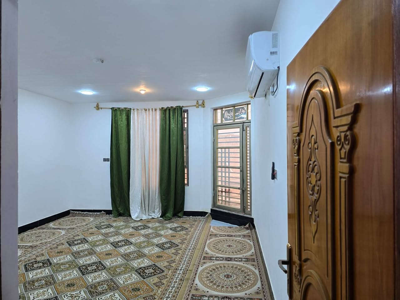 سلام عليكم يتوفر لدى مكتب عقارات الماجدي بيت للبيع المساحه 210 م طابو زاعي سند 25 العنوان دور النفط حي الحريه كامل الخدمات تبليط مجاري ارسفه كهرباء البيت بناء جديد وحديث الاستفسار *********** ابو ريحانه
