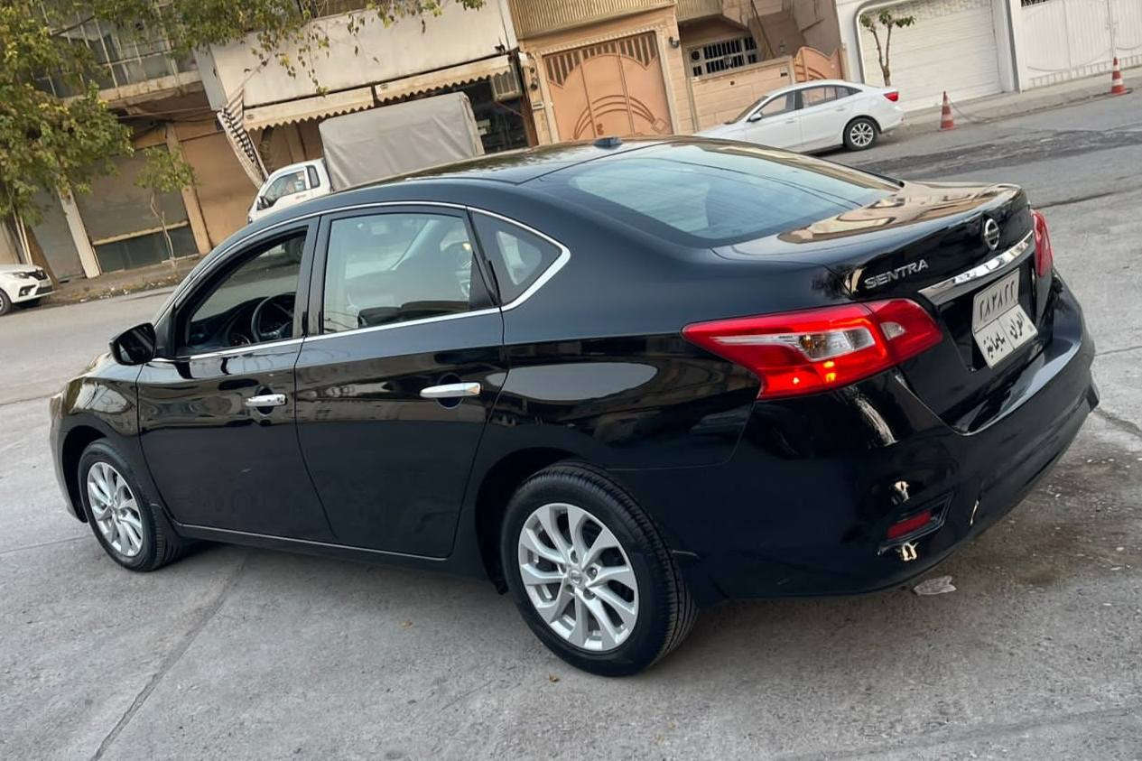 نیسان سێنترا 2018 مواسەفاتی SV
 ۷۱ میل ڕۆشتووە
سەنەوی بەسەر چووە 
بێ بۆیاخ دوو پارچەی گۆڕاوە بە بیلاد
 بێ ناوگرتن ئێرباگی سوکان تەقیوە
سەقفی یەک تۆز کاڵ بوونەوەی هەیە
سەیارەکە سێرفسی کاملی بۆ کراوە

سـعـر : لە کۆمێنت داوابکە ڕاستەوخۆ بۆت دێت 📥 

گێر و مەکینە بەشەرت بێ تەقە و ڕەق
هیچ کێشەیەکی تێدا نییە 

ژمارەی خاوەنەکەی 
***********
