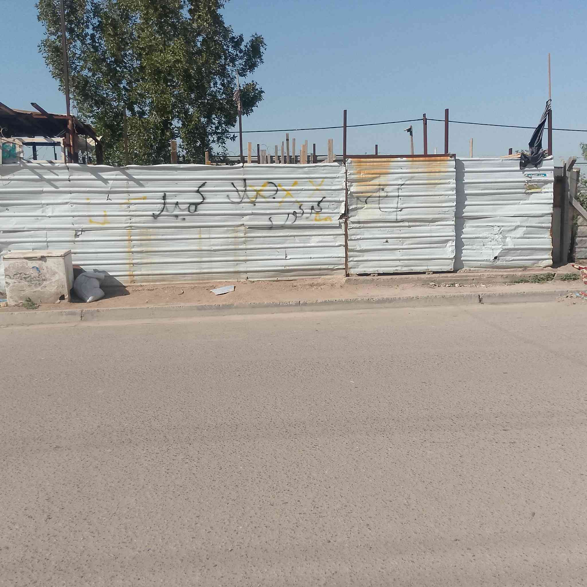 السلام عليكم بيت مساحه 75 ام نجم مقابل النهر متوفر كل الخدمات مقابيله حديقه متوفر تشجير
النزال 10 والواجهيه 7:50 الشراي يتصل على هذا الرقم ***********
