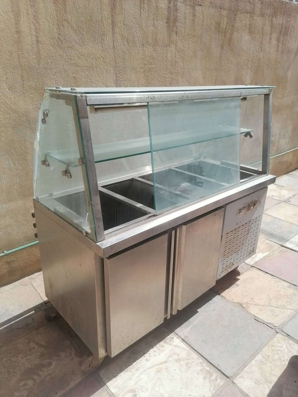 السلام عليكم ورحمة الله وبركاته عارضه افقيه حجم ١٨ قدم ٥١٣ لتر بلاديه مستعمله شغاله بحاله جيده جدا للبيع
السعر ٣٠٠ الف دينار
العنوان النجف كوفه حي ١٧ تموز
هاتف *********** ابو عبدالله
