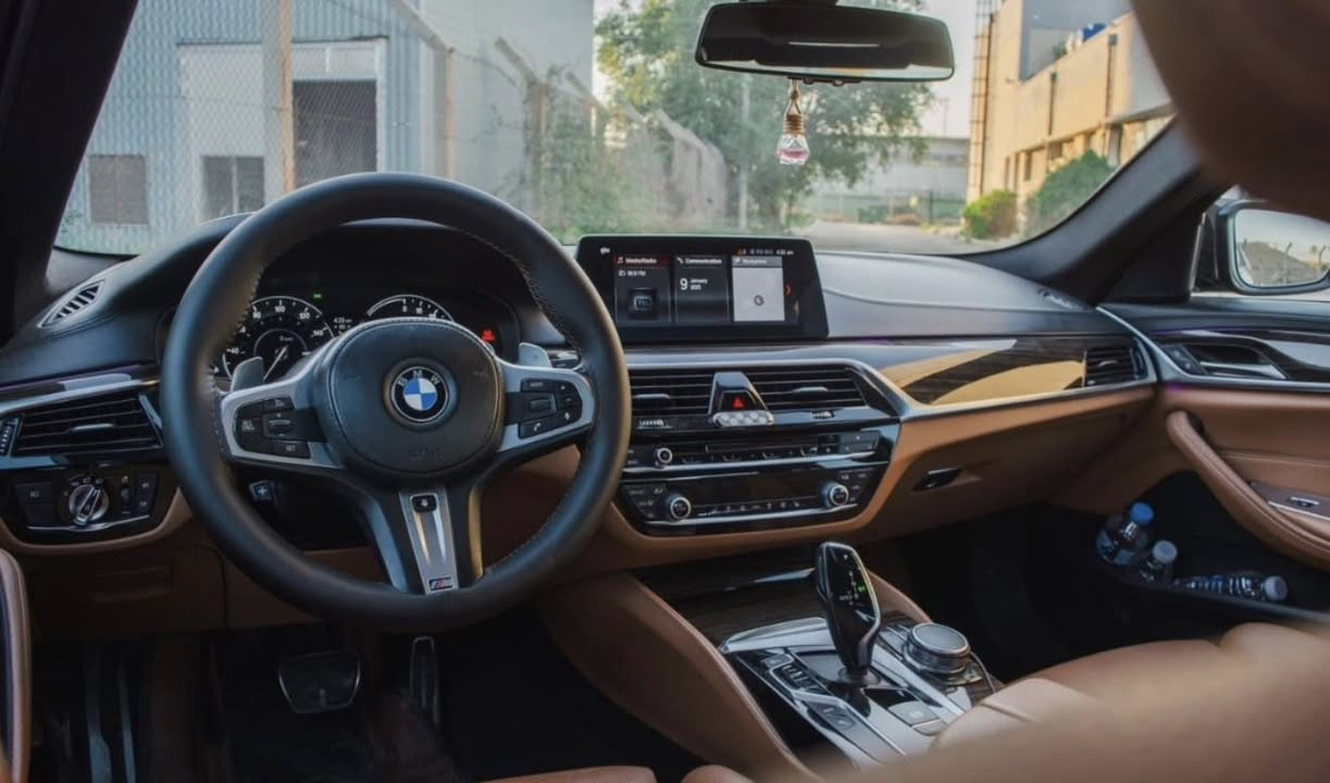 بي ام دبليو 530 e 2018 هايبرد بلكن
كت M اصل /// ميكانيك + كهرباء + هايبرد 100‎%‎ 
صحة البطارية 100‎%‎ مع شاحنه للسياره اصليه
 اعلا موصفات /// فتحه سلايد شاشه جبيره موس تحكم بل شاشه ونضام الايمائات 
داخل لد متغير من الشاشه لايتات لد متحرك ويه الستيرن شفتات ستيرن 
كشنات الاماميه كهرباء وباقي الموصفات معروفه  /// حادث السياره الجاملغ اليمين والباب الخلفي بي صبغ من امريكا فقط بدون شواصي بدون لغد ايرباك ستيرن طاك مبدل جديد /// 
السياره نضيفه جداً ولا كلوب مشتغل بيها ولا مسج 

بيع او مراوس حسب الرغبه

اتصال***********
اتصال***********
