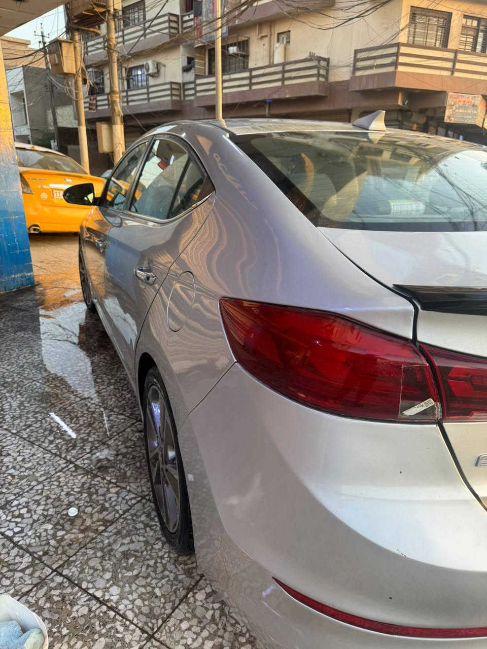 السلام عليكم 
النترا 2017 وارد امريكي 

فول مواصفات فتحة وتحكم ستيرن 

حادثهة خلفي ومصبوغة حزام 

رقم بغداد  تحويل ثاني يوم 

110 وبيهة مجال 

***********

مكلف بالنشر 

للتواصل اتصال واتساب
