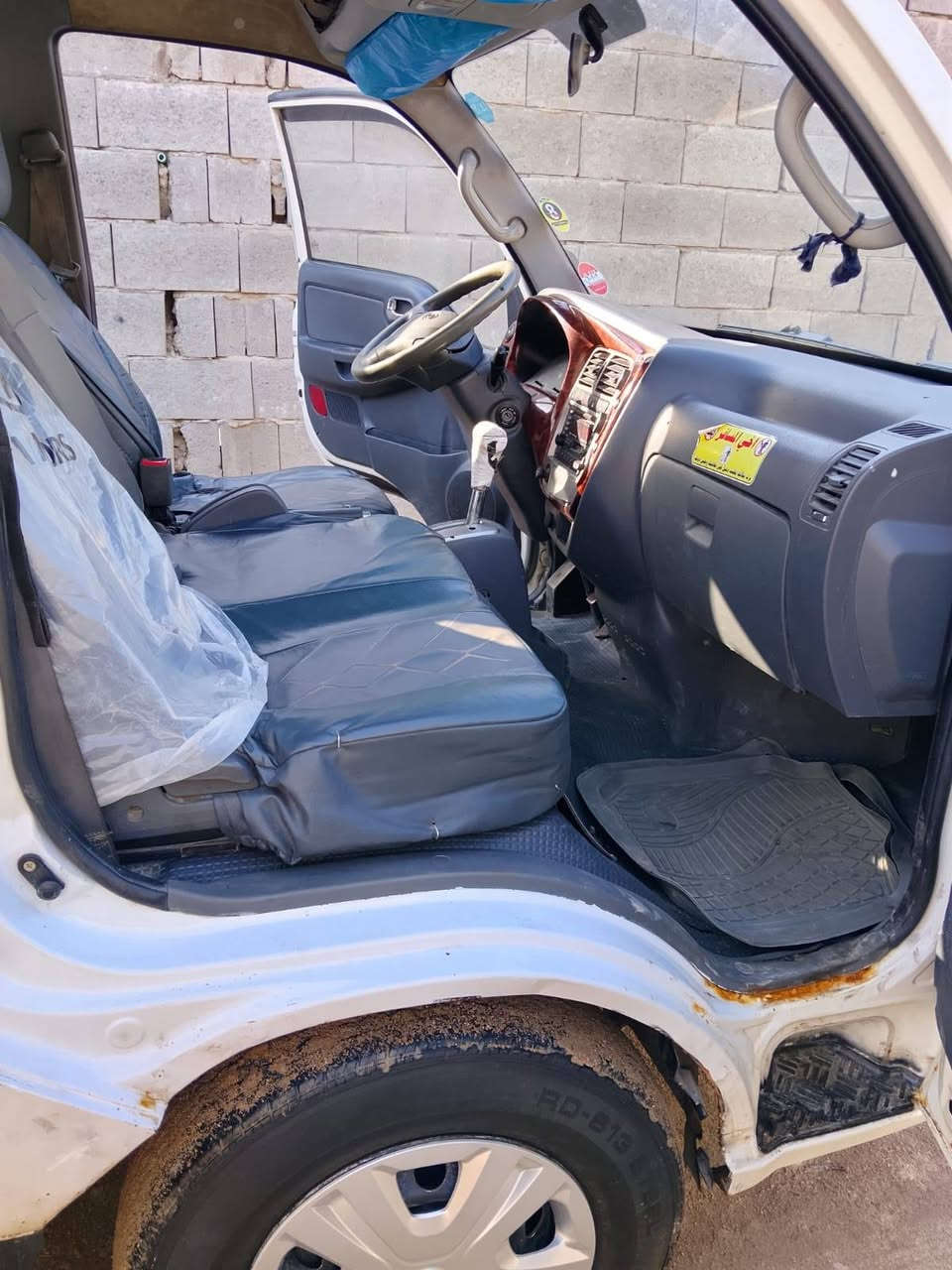 السلام عليكم كيا بنكو دبل قماره موديل 18 مكينه 3000 كير اوتوماتيك حداديه تخم تاير سياره جاهزه للاخير سعر 65 مكان السياره بصره ***********
