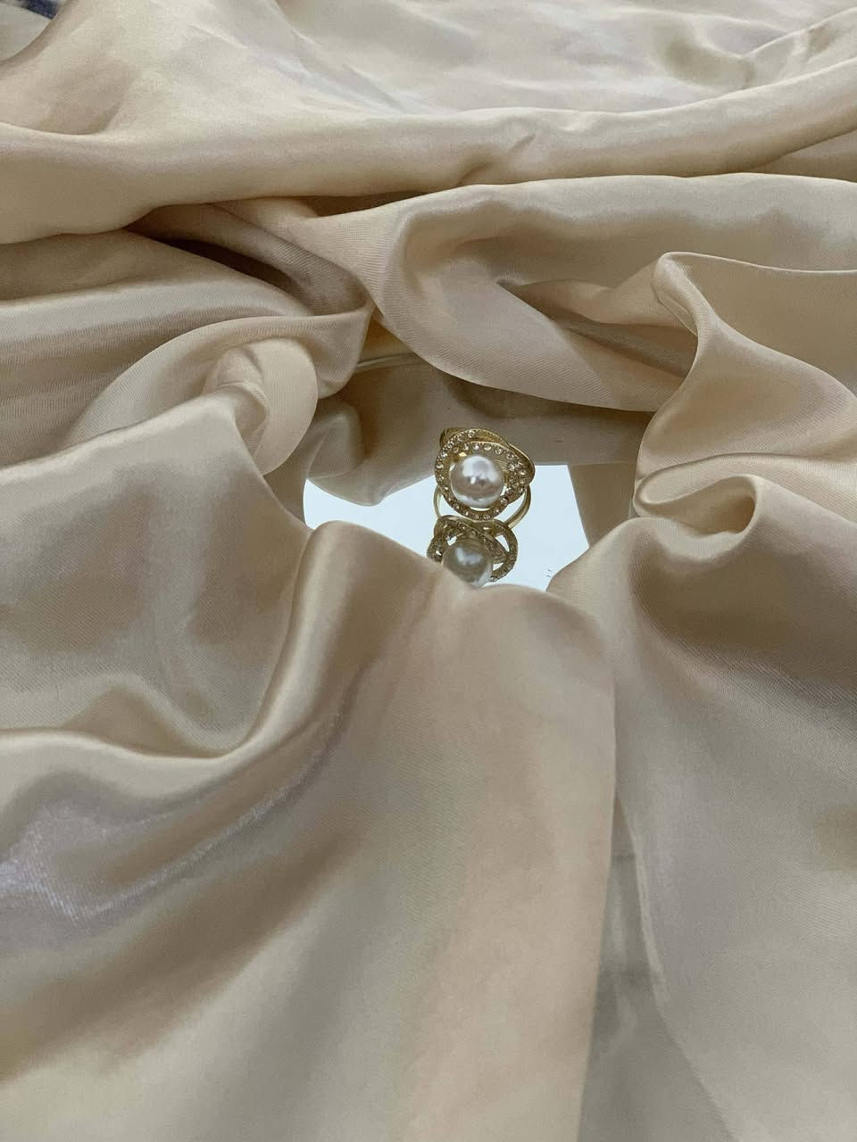 البساطة هي سرّ الأناقة دائماً.. قلادة ناعمة من جُمانْ تضفي سحراً هادئاً على إطلالتكِ اليومية ✨."
كلشي بلمنشور ب500
"متوفرة الآن للطلب عبر الدايركت 📥."
.
.
.

#جُمان #إكسسوارات #أناقة #العراق #طوزخورماتو #هدايا #نسائيات


**إذا كنت صاحب هذا الإعلان وتريد حذفه لأي سبب، رجاءا أرسل رسالة إلى الدعم الفني**