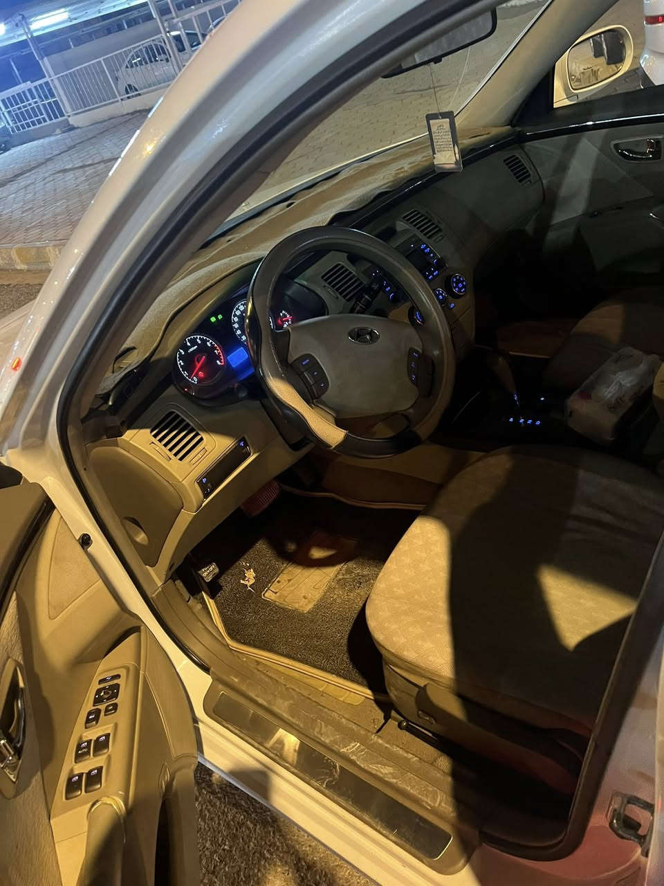 سلام وعليكم
معروضه سياره أزيرا ٢٠١١خليجي فول موصفات 
محرك ٢٧٠٠

رقم قديم 

سياره بيها ٣قطع صبغ جاملغات و البنيد 
بدون اي ضربه و ضرر سياره مكفوله جكت ابره ما بيها 
سياره اي نواقص ما بيها محرك كير فول

معروضه بدفتر و ١٠ ورقات و بيها مجال 
  

الاستفسار الاتصال على رقم ***********
