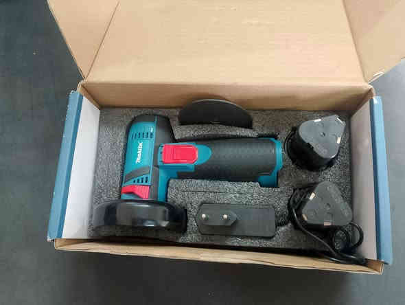 جديد ما مستعمل
للبيع كوسرة شحن مع بطاريات عدد 2 و منشار خشب شحن مع بطاريات عدد 2
السعر 50 الف قفل 
يوجد توصيل داخل بسماية 
للاتصال ***********
